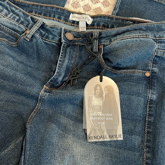 NWT Kendall & Kylie Kurvy Mid-rise Baby Boot Jean Size 9/10 Color Pasadena - Picture 8 of 14